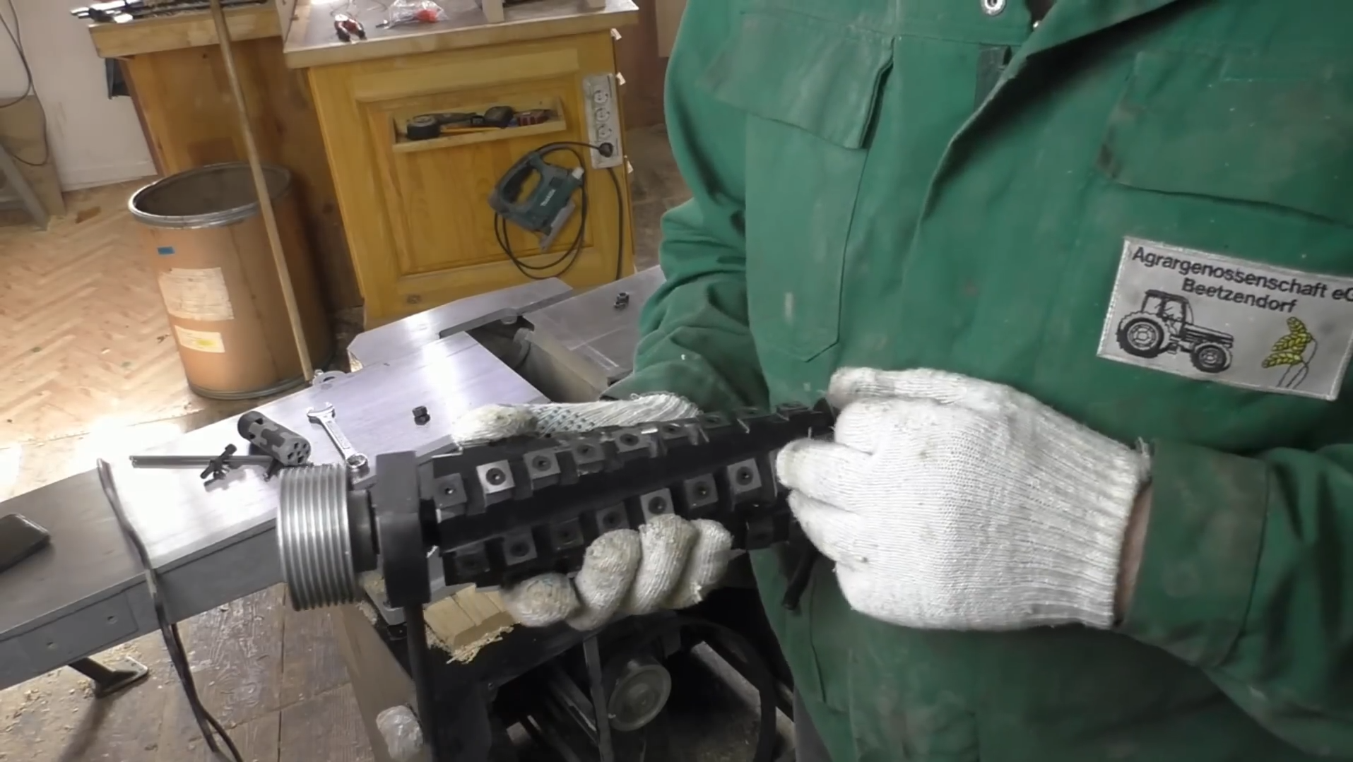 Устанавливаю спиральный вал Helical 200 мм, на фуганок - Warrior W0103FL