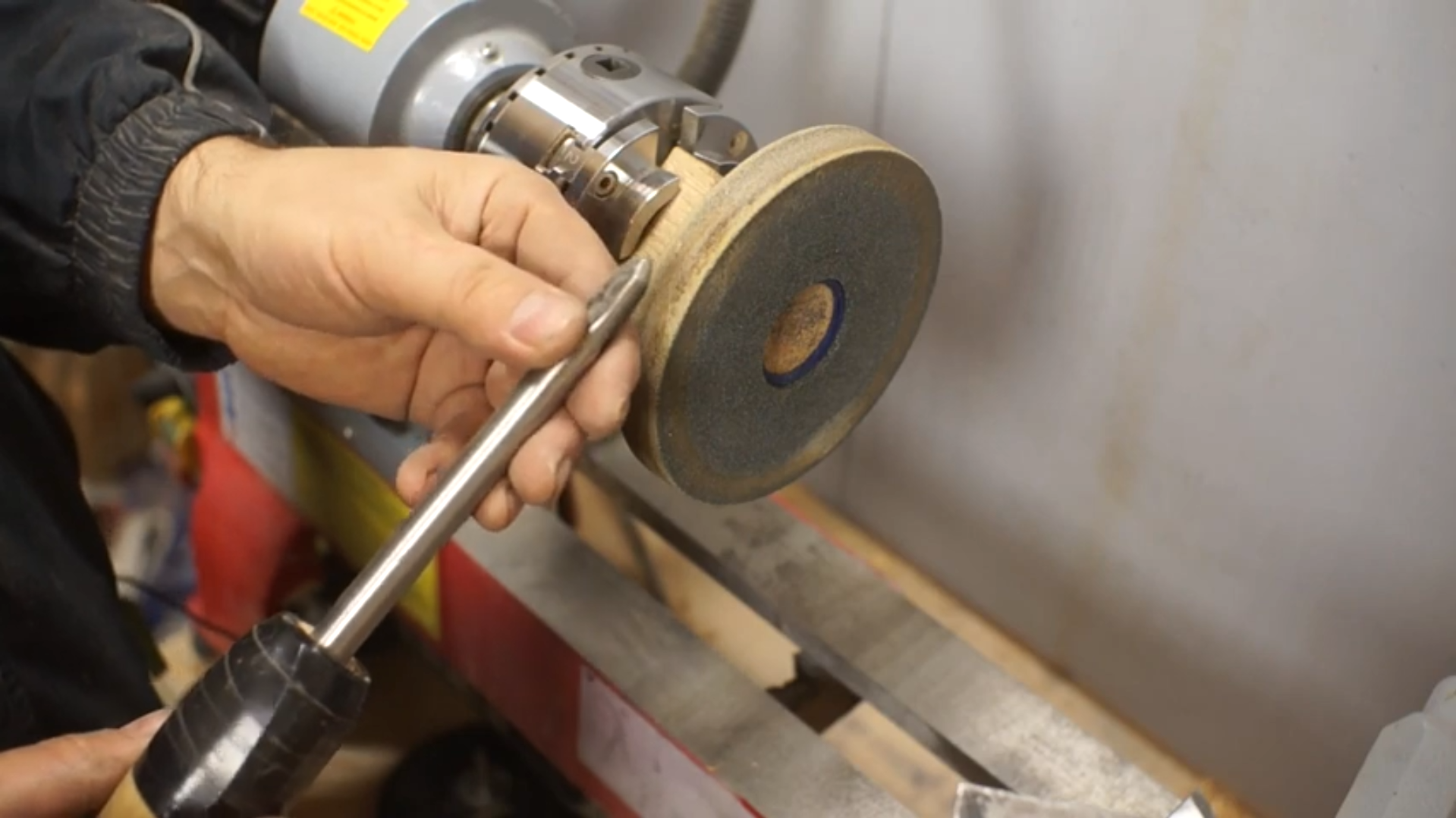 Точило из токарного станка. Какие есть преимущества перед обычным точилом