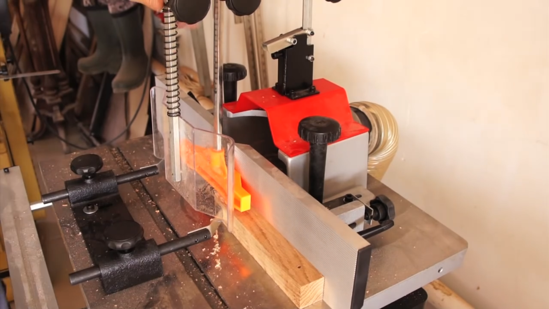 Фрезерный станок или фрезерный стол