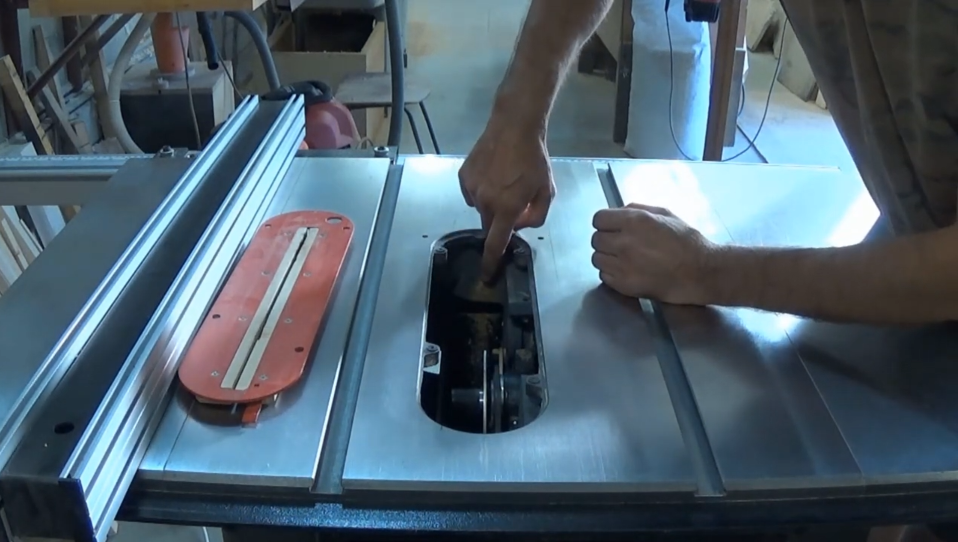 Круглопильный станок Warrior W0702 Как убрать люфт полуколец узла наклона пильного диска