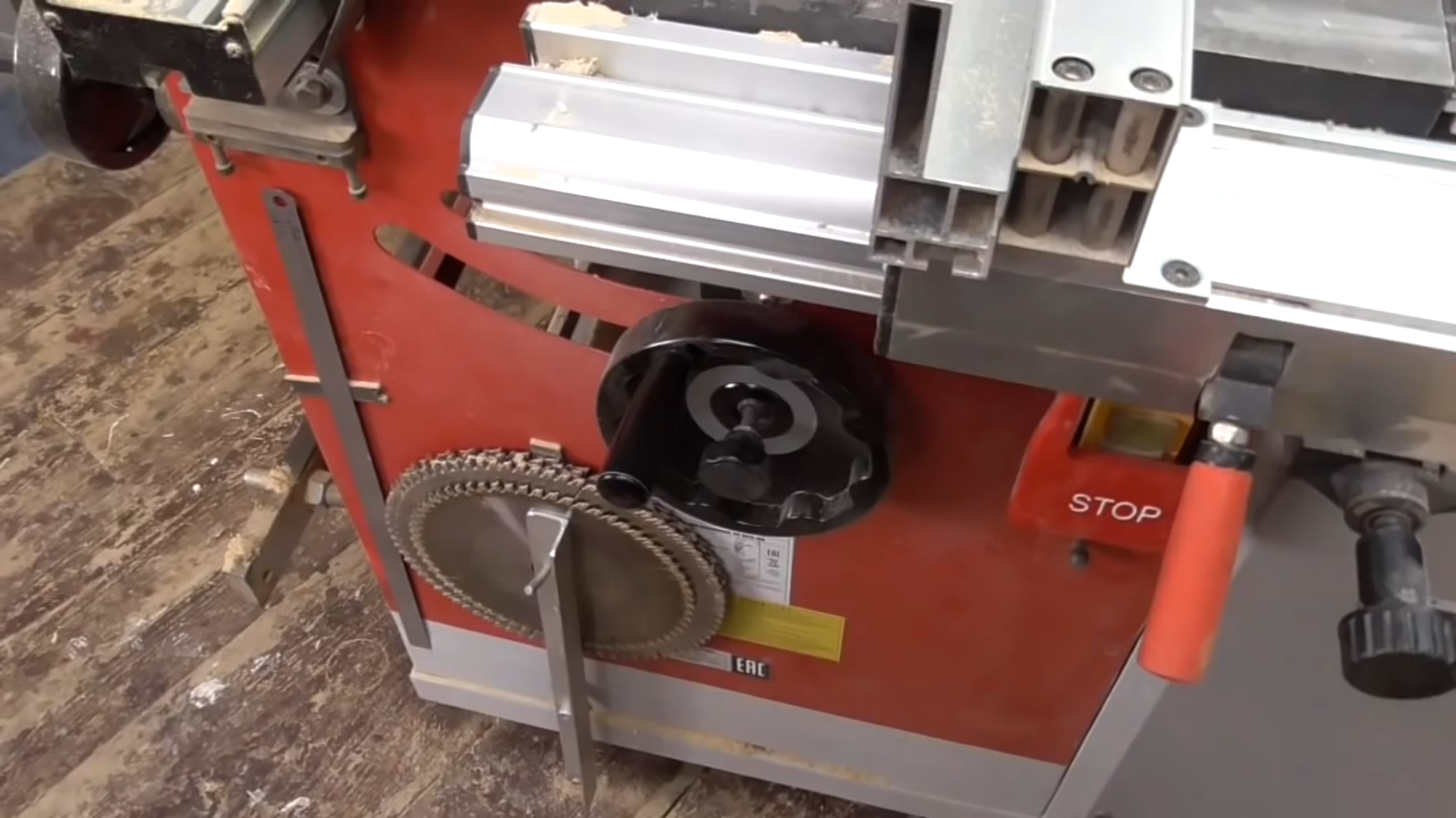 Обзор циркулярки - JIB MJ10-700, через полгода работы.