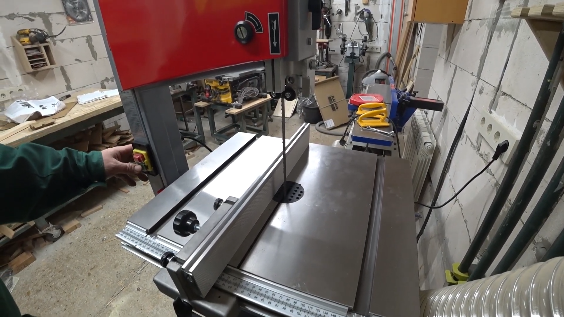 Ленточнопильный станок JIB BAS 312 0,55 кВт. Повелся на скидку так сказать. Пока доволен.