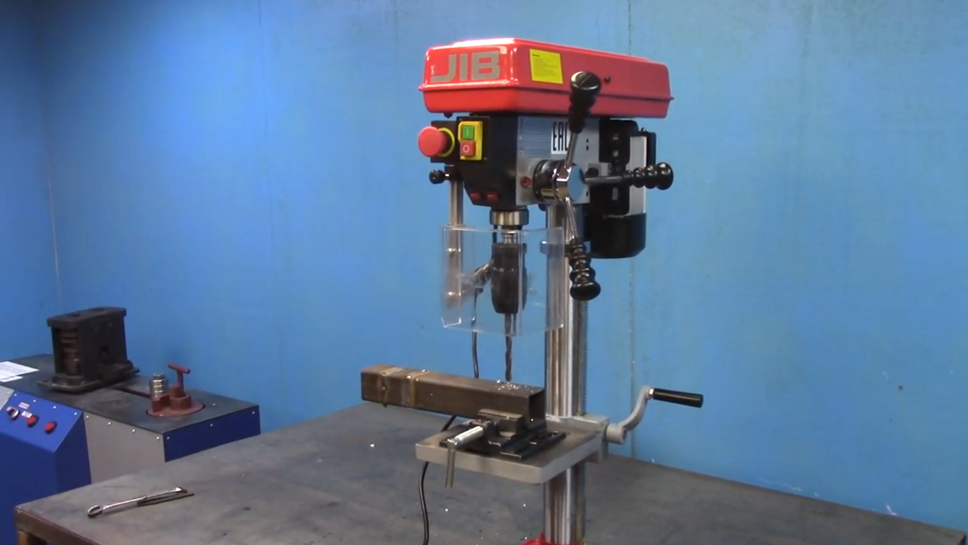 Обзор на сверлильный станок JIB DP25016B