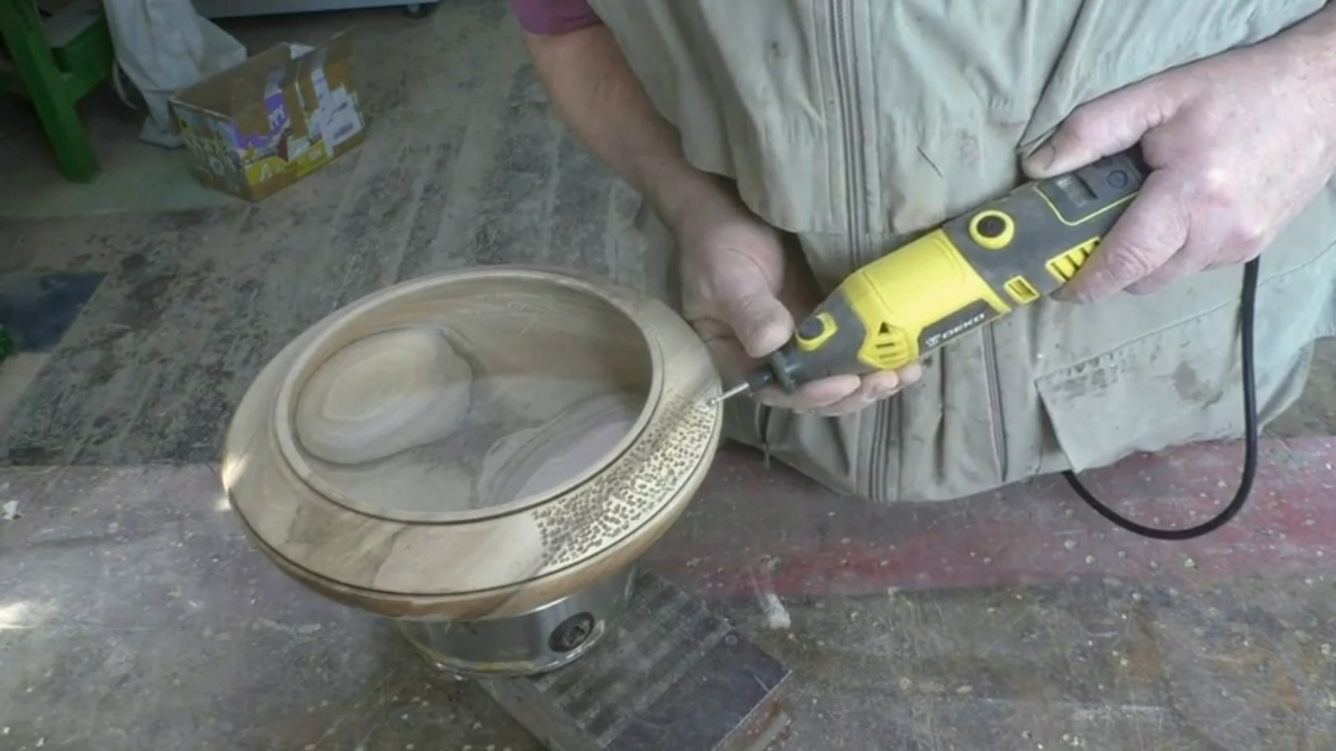 Чаша с претензией на античность. Antique wooden bowl.