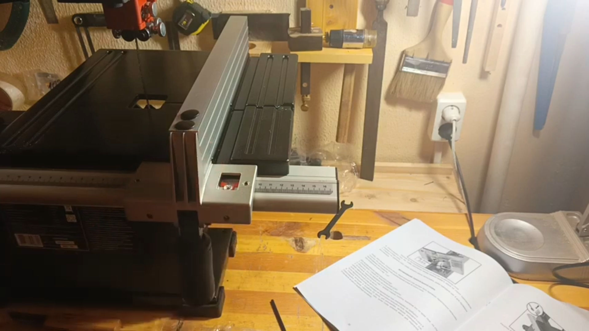 Сборка и настройка ленточной пилы Jib 23116 в домашней мастерской, пробный пил.