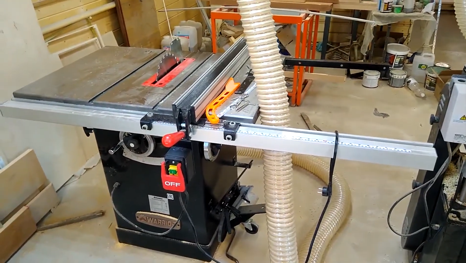 Циркулярка Warrior 0705 Проблема из коробки. Достоинства и недостатки после первых дней работы.