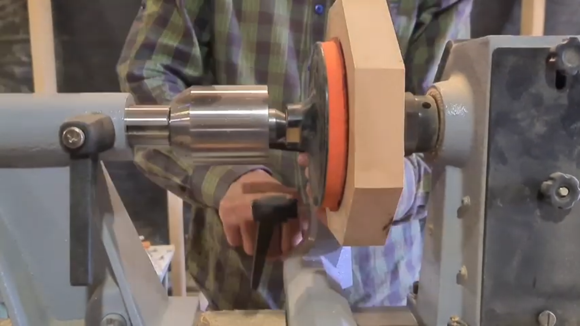 Изготовление круга без фрезера. Круг на токарном станке без центровки.