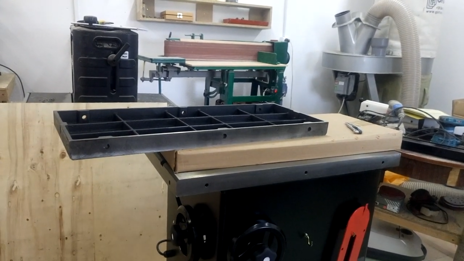 Распаковка Warrior 702. Циркулярная пила