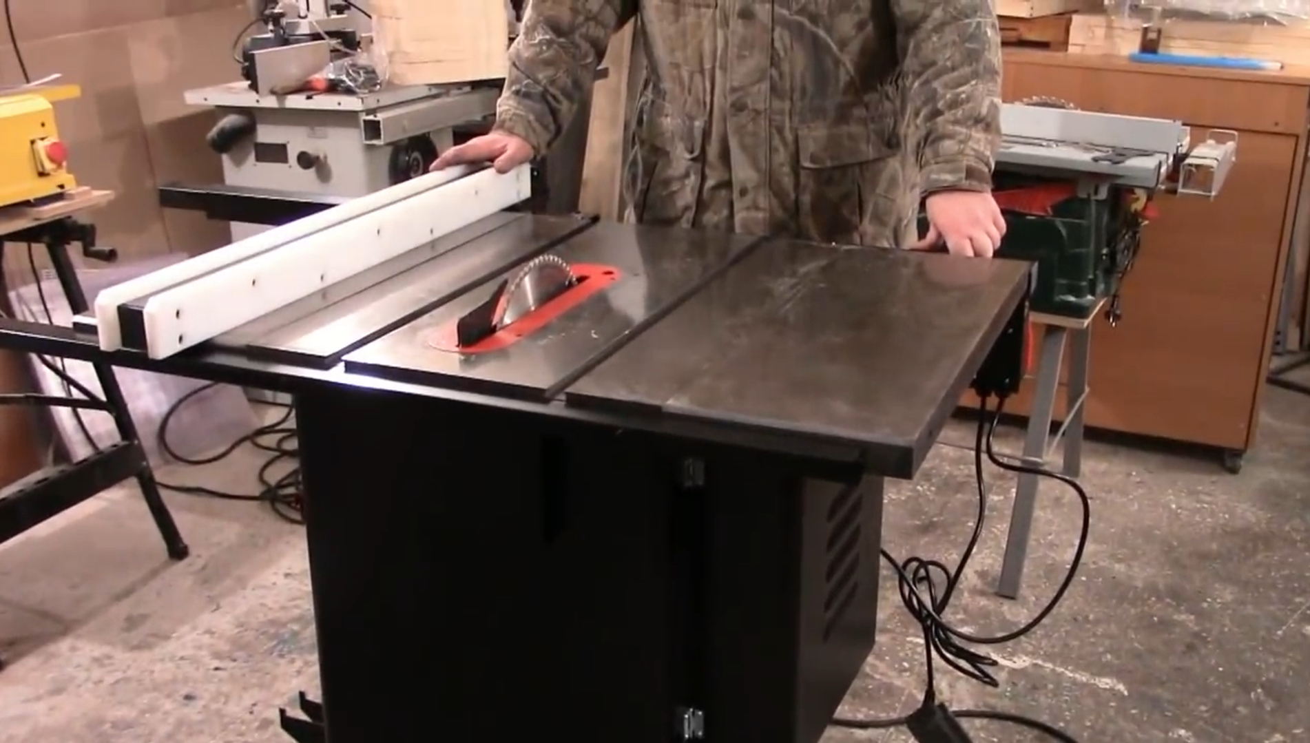 ЯВЛЕНИЕ ВОИНА В МАСТЕРСКОЙ ПЧЕЛОВОДА